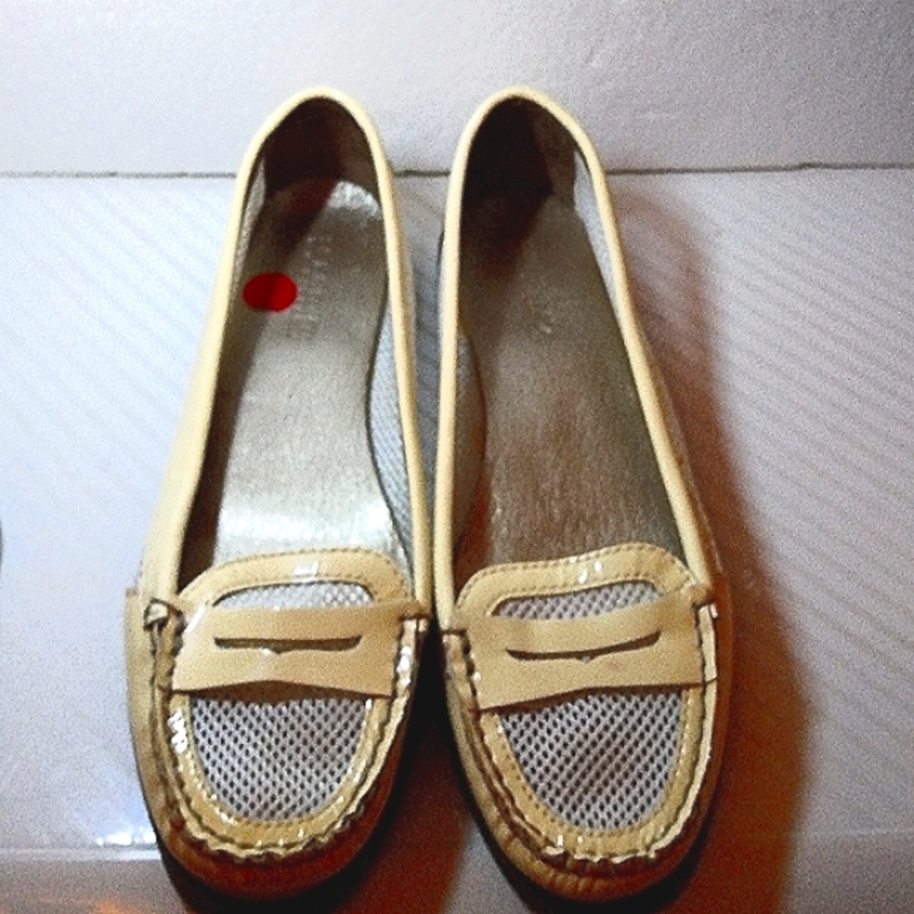 💥 SPERRY cream patent leather with white mesh loafer shoes